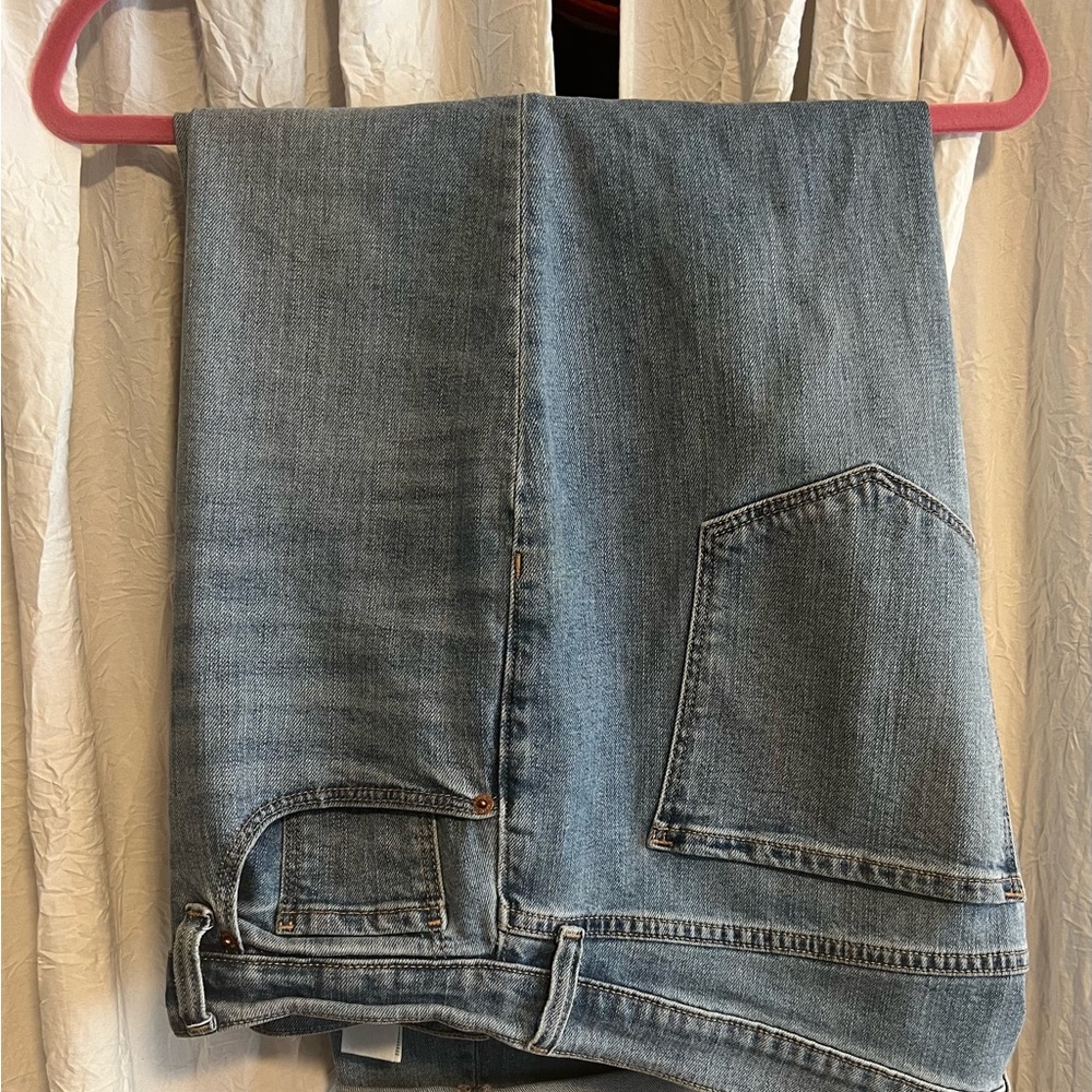 Old Navy boyfriend mid-rise jeans - Picture 3 of 6